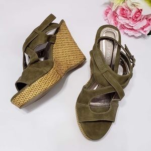 New!! Sunville wedge woman size 10 Khaki Green.